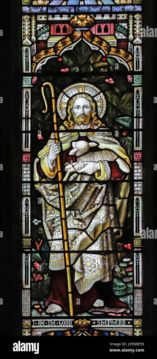 Una vetrata che raffigura Gesù il buon Pastore, Santa Maria e la Santa Croce, Alderminster, Warwickshire Foto Stock
