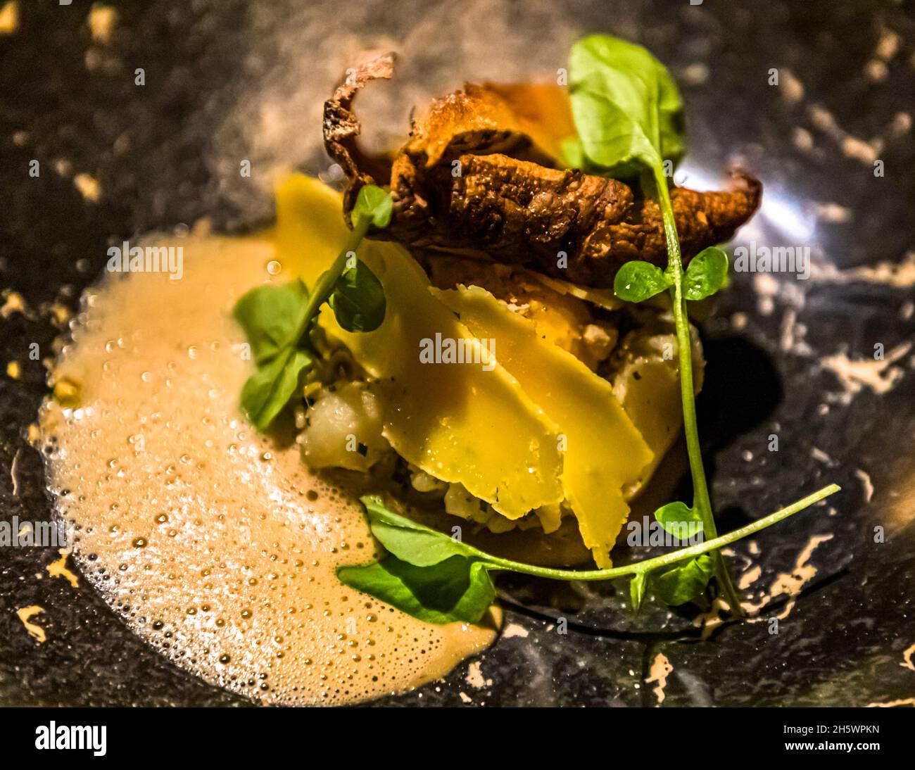 Piatto gourmet nel ristorante Cèpes dell'Hotel Sterrenberg a Otterlo, Paesi Bassi Foto Stock