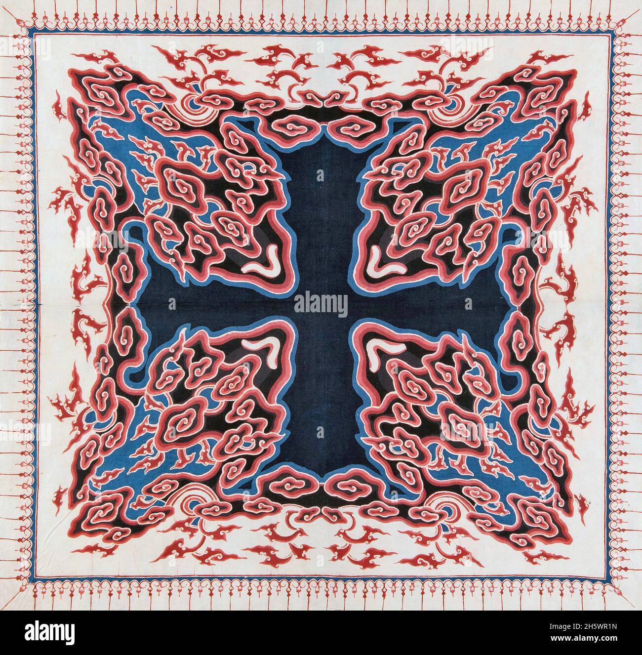 Copricapo batik modellato da Cirebon, Java, Indonesia. Schema Megamêndoeng. Foto Stock
