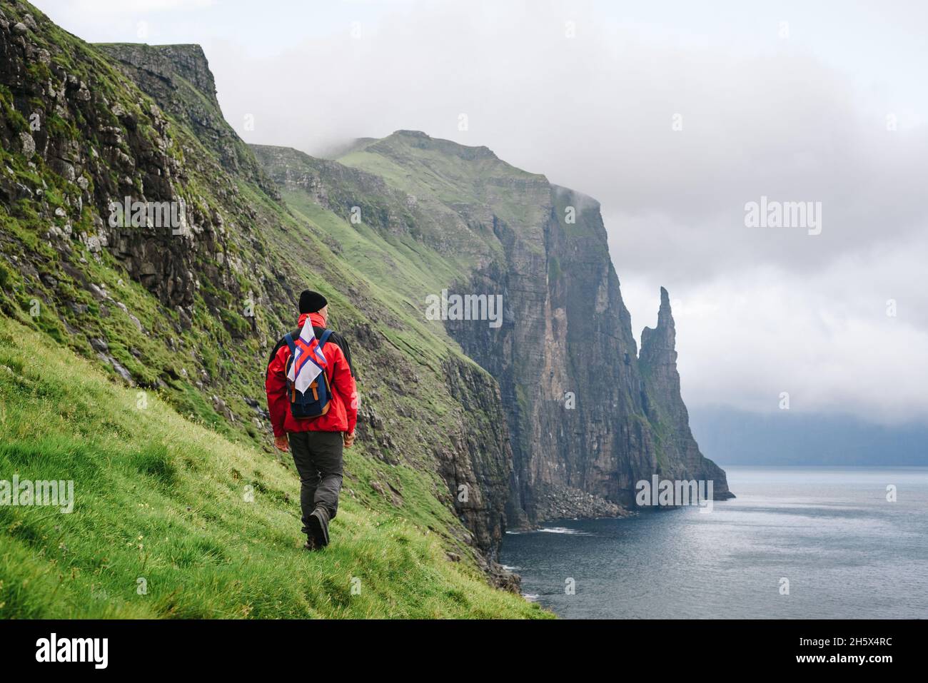 Trollkonufingen o Witches Finger Trail sull'isola di Vagar, Isole Faroe Foto Stock