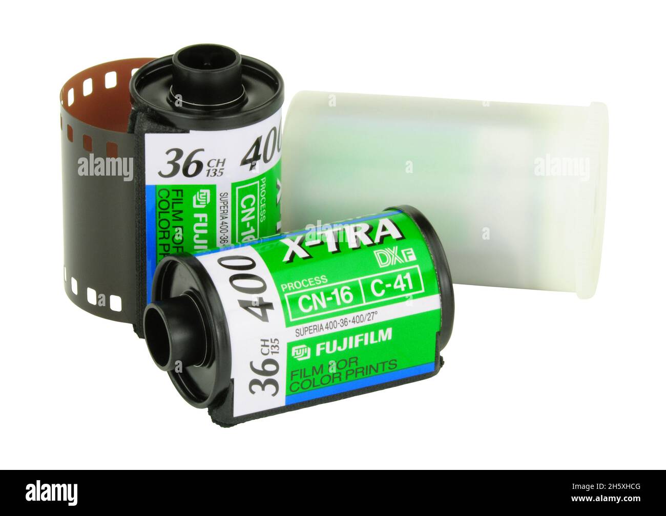 Stockport, Regno Unito, 18 aprile 2020, Taniche per pellicola di stampa negativa a colori ISO Fujifilm Superior X-tra 35mm 400 Foto Stock