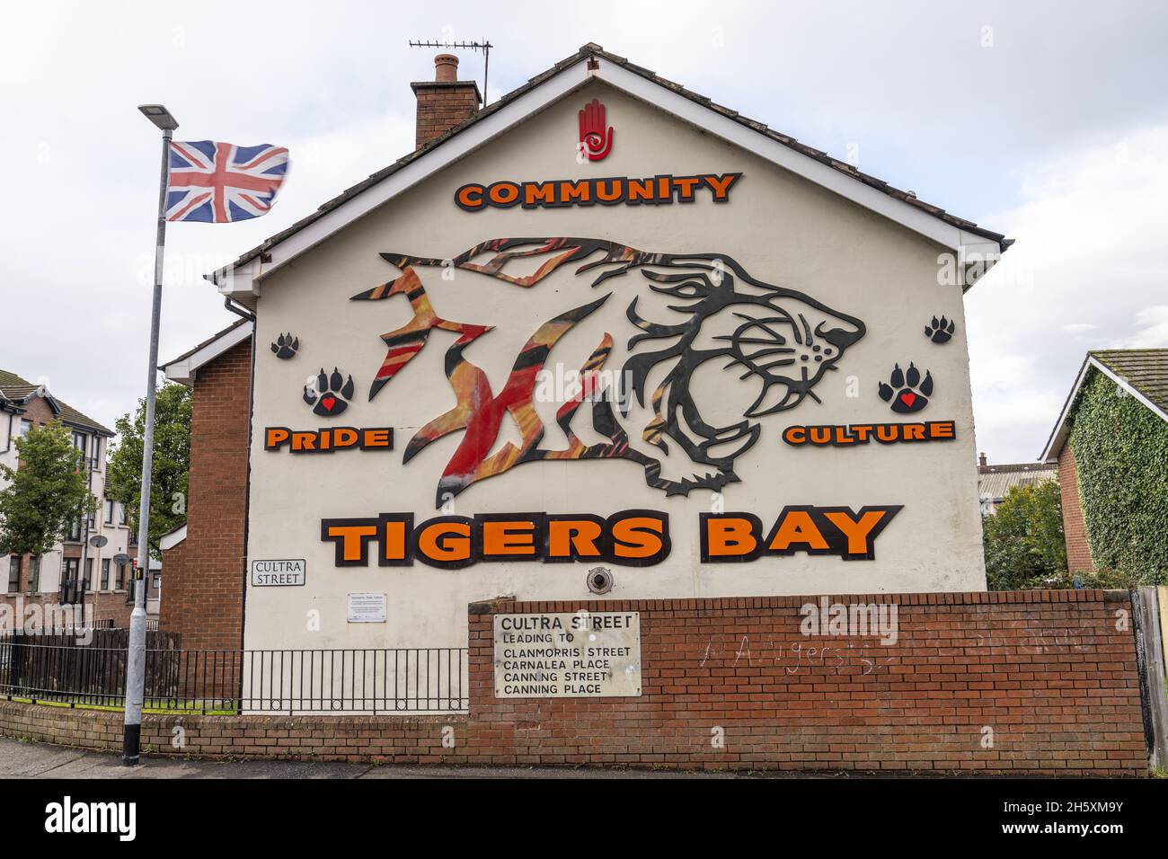 BELFAST, REGNO UNITO - 09 ottobre 2021: Il Murale nella zona lealista della baia delle tigri di Belfast Foto Stock