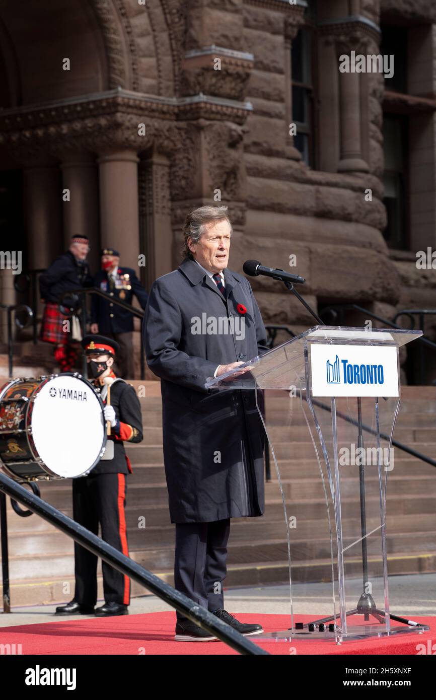 Il sindaco di Toronto John Tory parla durante la cerimonia del giorno della memoria, Vecchio Municipio, 11 2021 novembre, Canada Foto Stock