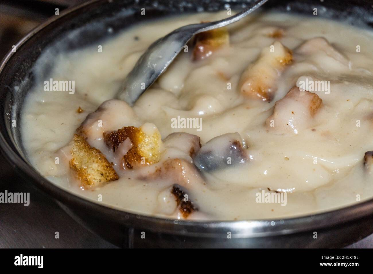 Migas dolci, a buon mercato e dessert tipico da Castilla la Mancha (Spagna) Foto Stock