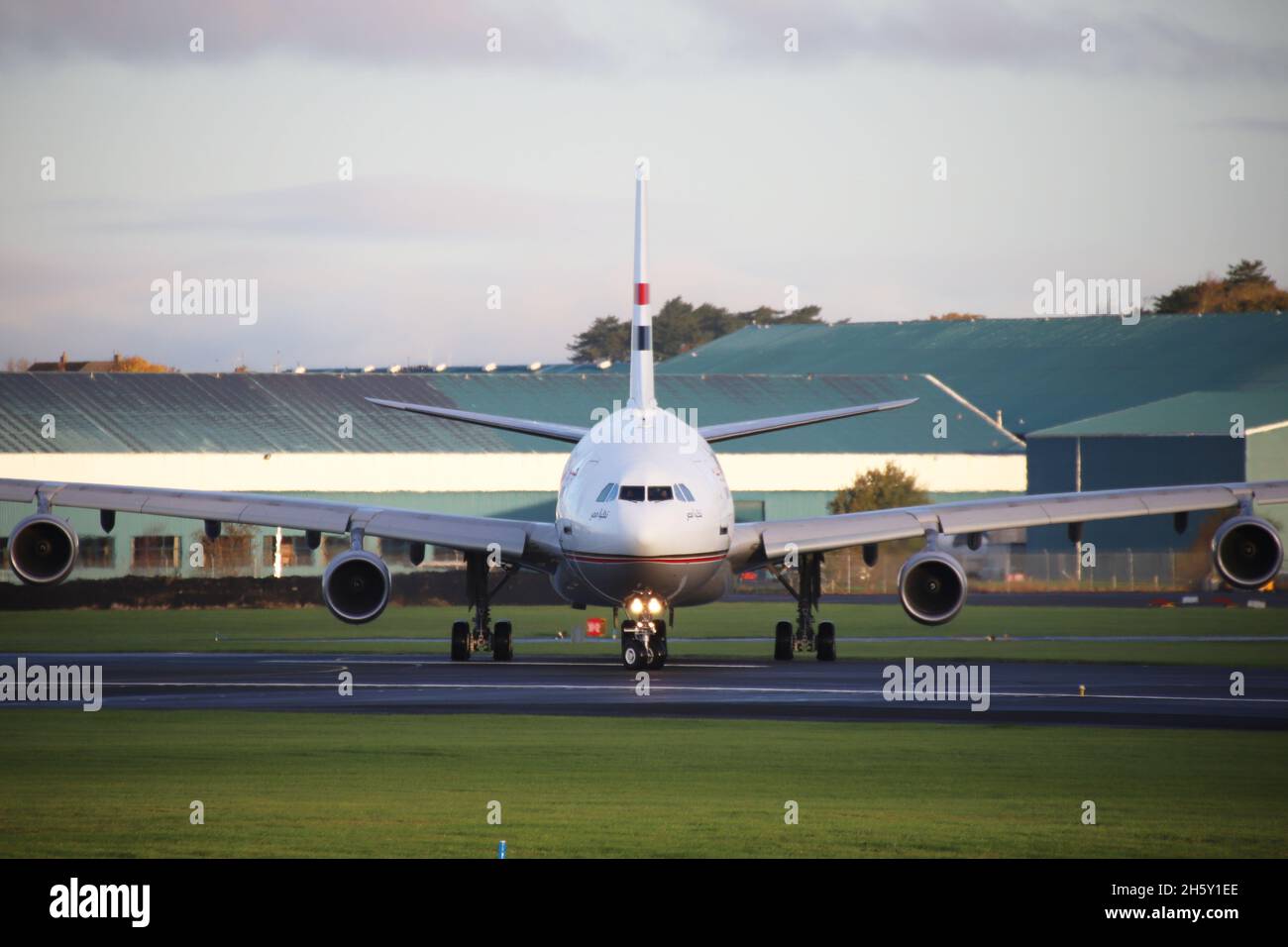 SU-GGG, un Airbus A340-211 gestito dal governo egiziano in ruolo VIP, con partenza dall'aeroporto di Prestwick in Ayrshire, Scozia. L'aereo si trovava in Scozia per portare i delegati egiziani al summit COP26 sul cambiamento climatico che si tenne nella vicina Glasgow. Foto Stock