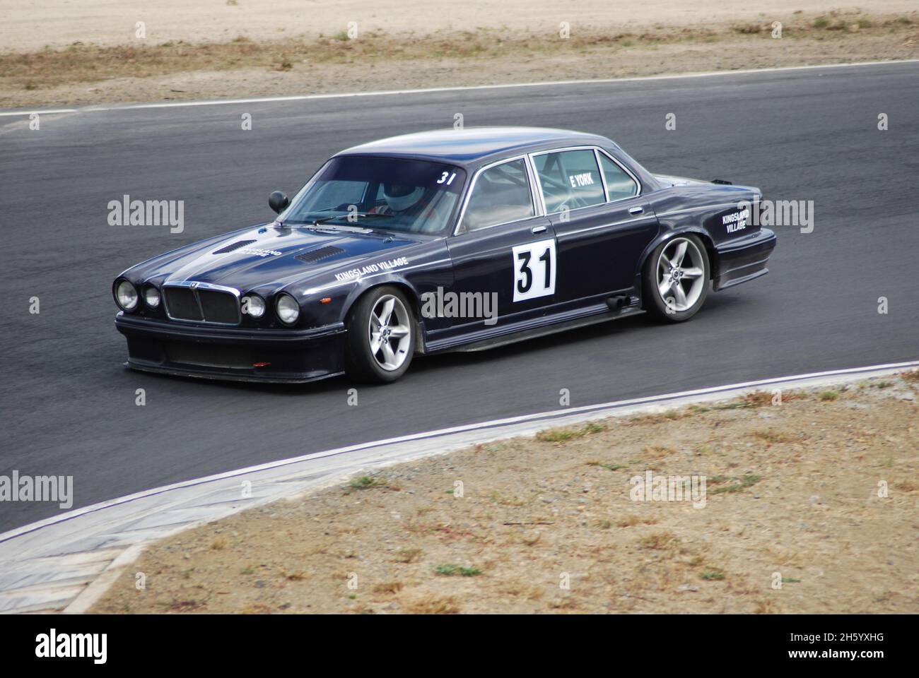 Eddie York Jaguar XJ6 Arrow Wheels concorrente all'interno della serie ERC a Hampton Downs, a sud di Auckland NZ nel 2010 Foto Stock