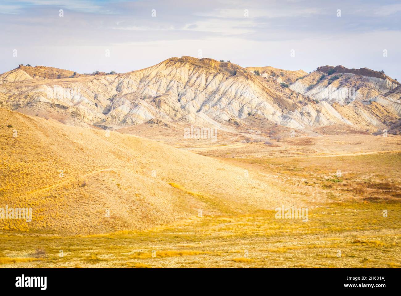 Belle strutture e colline nel parco nazionale di Vasthlovani. Destinazione del viaggio in Georgia. Esplorazione del Caucaso. Foto Stock