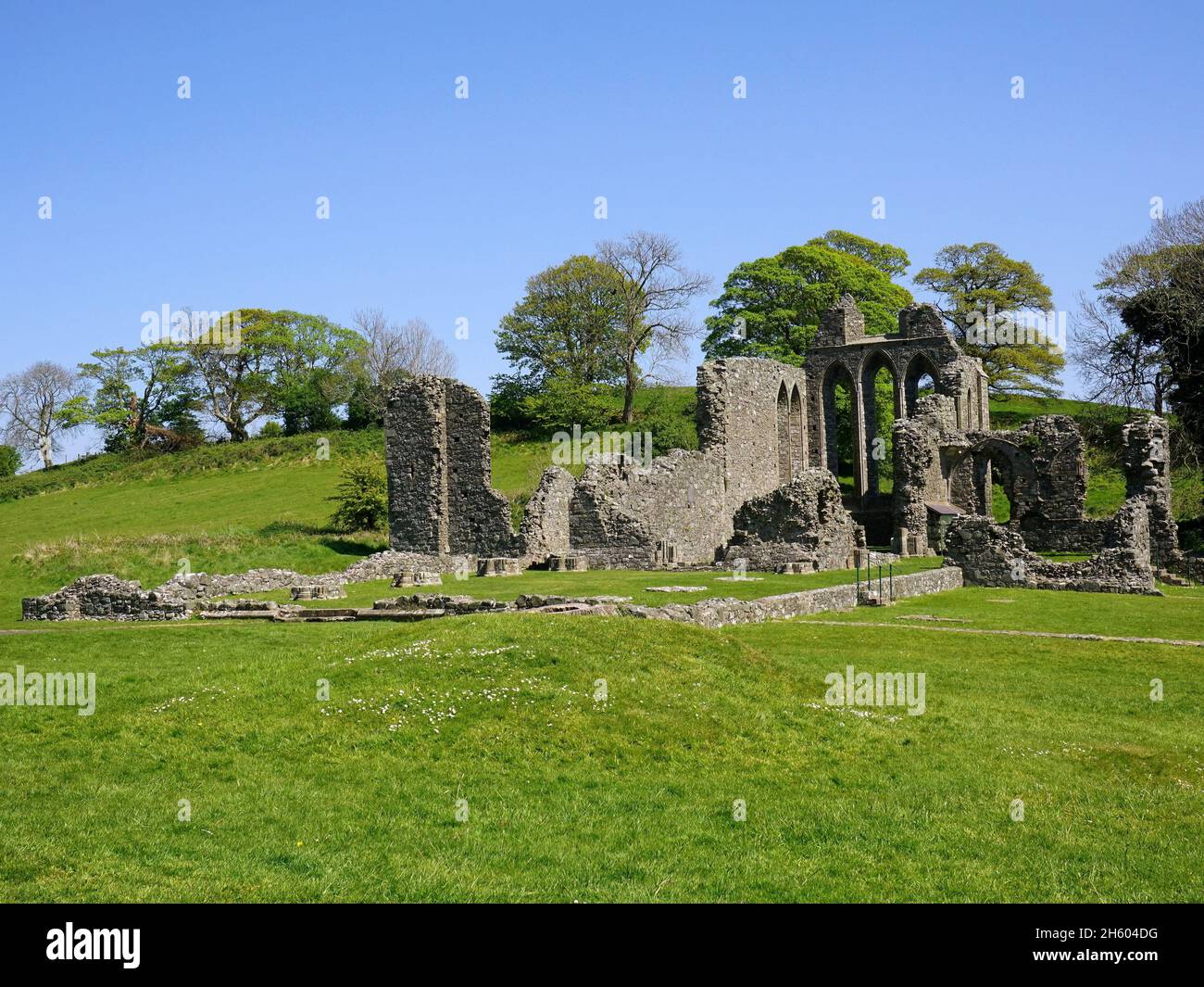 Inch Abbey Ruins, County Down, Irlanda del Nord. L'Abbazia e parti dell'area circostante sono state presentate nel Trono di Spade Foto Stock
