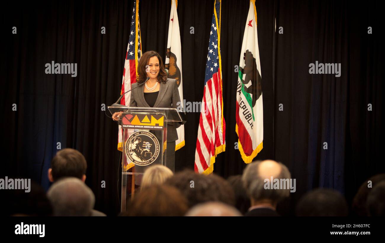 Il procuratore generale Kamala Harris consegna le osservazioni il cinquantesimo anniversario della firma della legge sui diritti civili a Los Angeles il 30 giugno 2014 Foto Stock