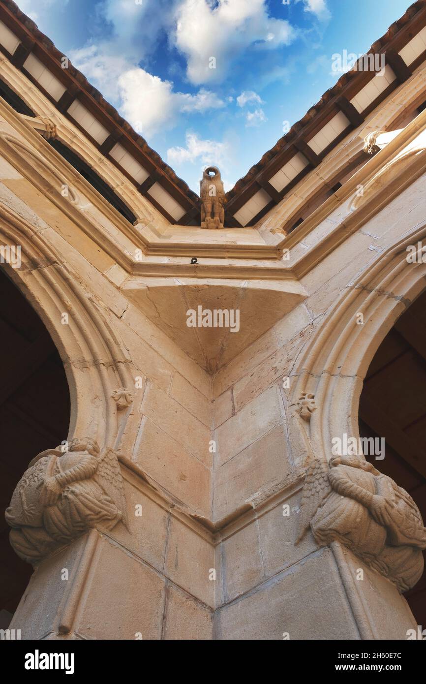 Gargoyle e dettagli di architettura in Abbazia di Montserrat, Catalogna, Spagna. Nessuna persona e spazio di copia vuoto per il testo dell'editor Foto Stock