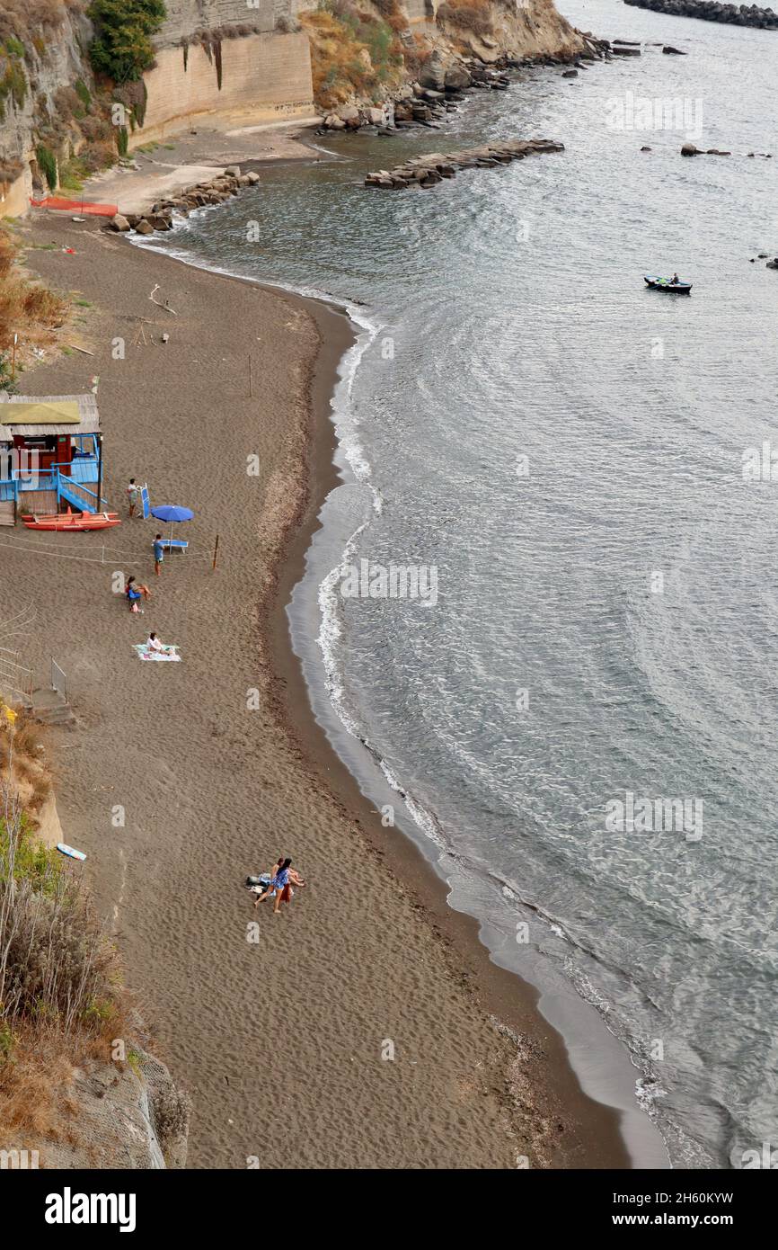 Procida – Spiaggia della Chiaia dall'alto Foto Stock