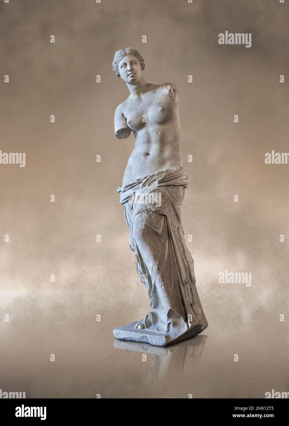 Venus de Milo ancinet statua greca di Afrodite, circa 150 e 125 AC, Museo del Louvre Ma399 o N527. Afrodite è raffigurato capelli in una pistola con un testone Foto Stock