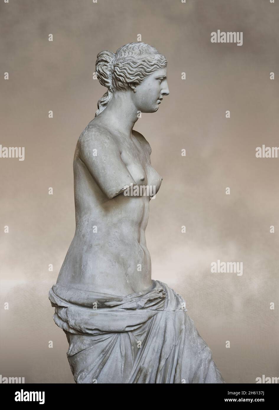 Venus de Milo ancinet statua greca di Afrodite, circa 150 e 125 AC, Museo del Louvre Ma399 o N527. Afrodite è raffigurato capelli in una pistola con un testone Foto Stock