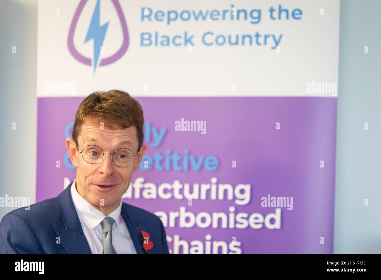 Dudley, West Midlands, Regno Unito. 12 novembre 2021. Mark Anderson, Direttore di Servosteel, Dudley, nelle WestMidlands, in occasione del lancio del programma di decarbonizzazione del Black Country. In attesa di essere l'ultimo giorno della COP26, l'iniziativa sostiene le aziende del Black Country a trarre vantaggio da una crescita globale pulita, finalizzata a un futuro industriale netto zero. Credit: Peter Lopeman/Alamy Live News Foto Stock