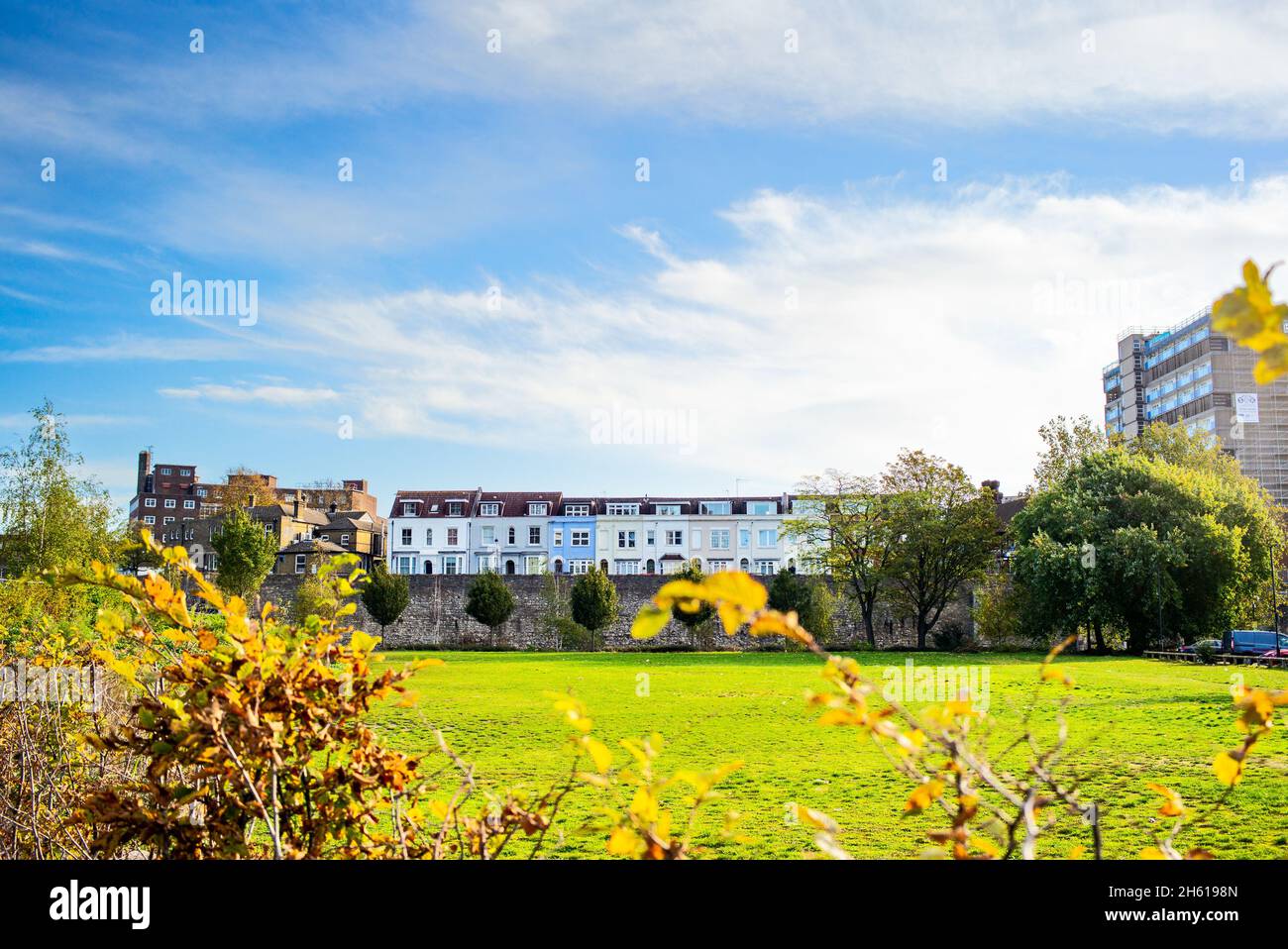 Case graziose e di carattere a Forest View vicino alle vecchie mura medievali di Southampton a Southampton Inghilterra. Foto Stock
