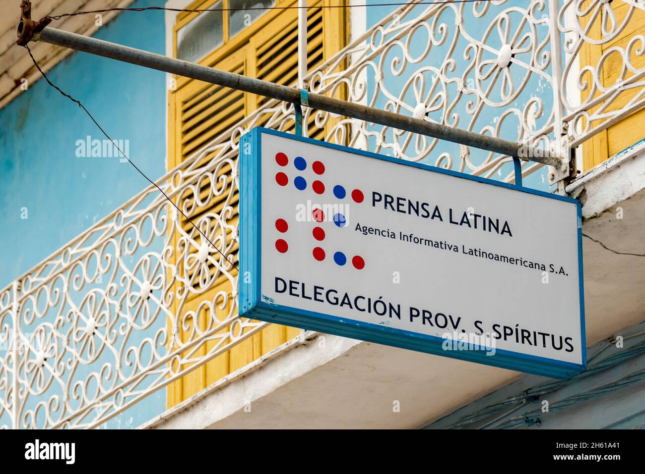 Segno di Prensa Latin o Latin Press che un'agenzia del governo cubano. Questa delegazione provinciale si trova a Sancti Spiritus, Cuba. 11, 2021 Foto Stock