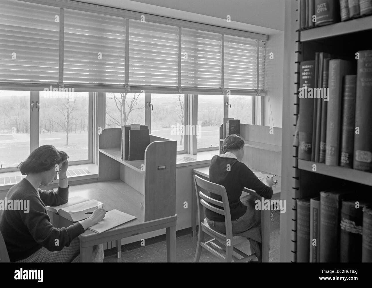 Studenti che studiano al Goucher College, Towson, Maryland; 1953 Foto Stock