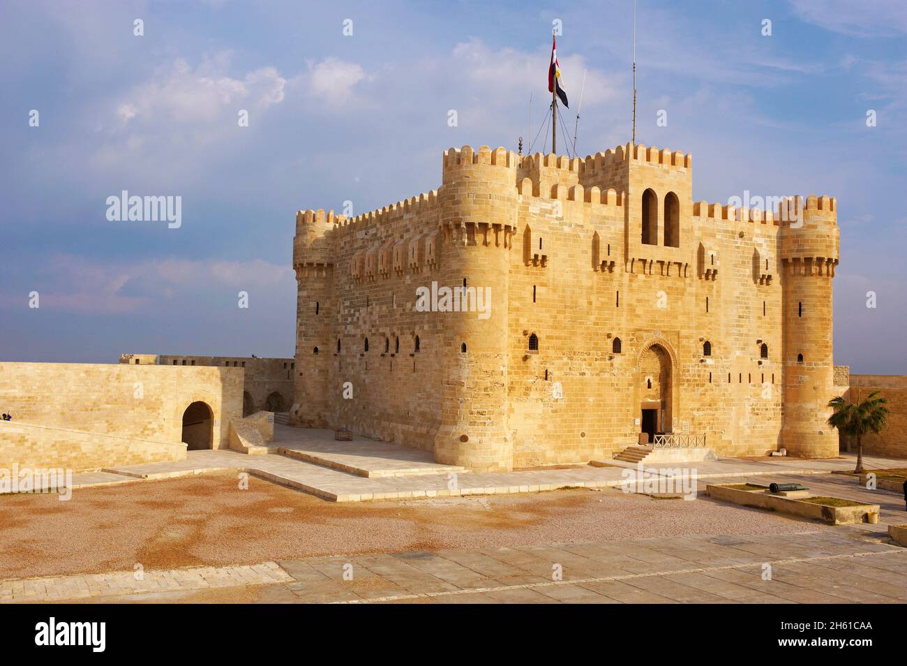 Egypte, la Côte méditerranéenne, Alexandrie, le Fort Qaytbay (Qait Bey) // Egitto, Alessandria, Qaytbay Fort. Foto Stock