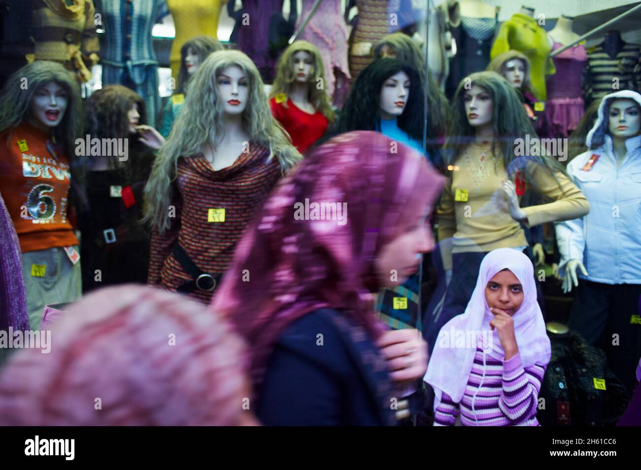 Egypte, la Côte méditerranéenne, Alexandrie, viale dello shopping Abdel Nasser (ex rue Fouad). // Egitto, Alessandria, shopping in Abdel Nasser Street (ex F Foto Stock