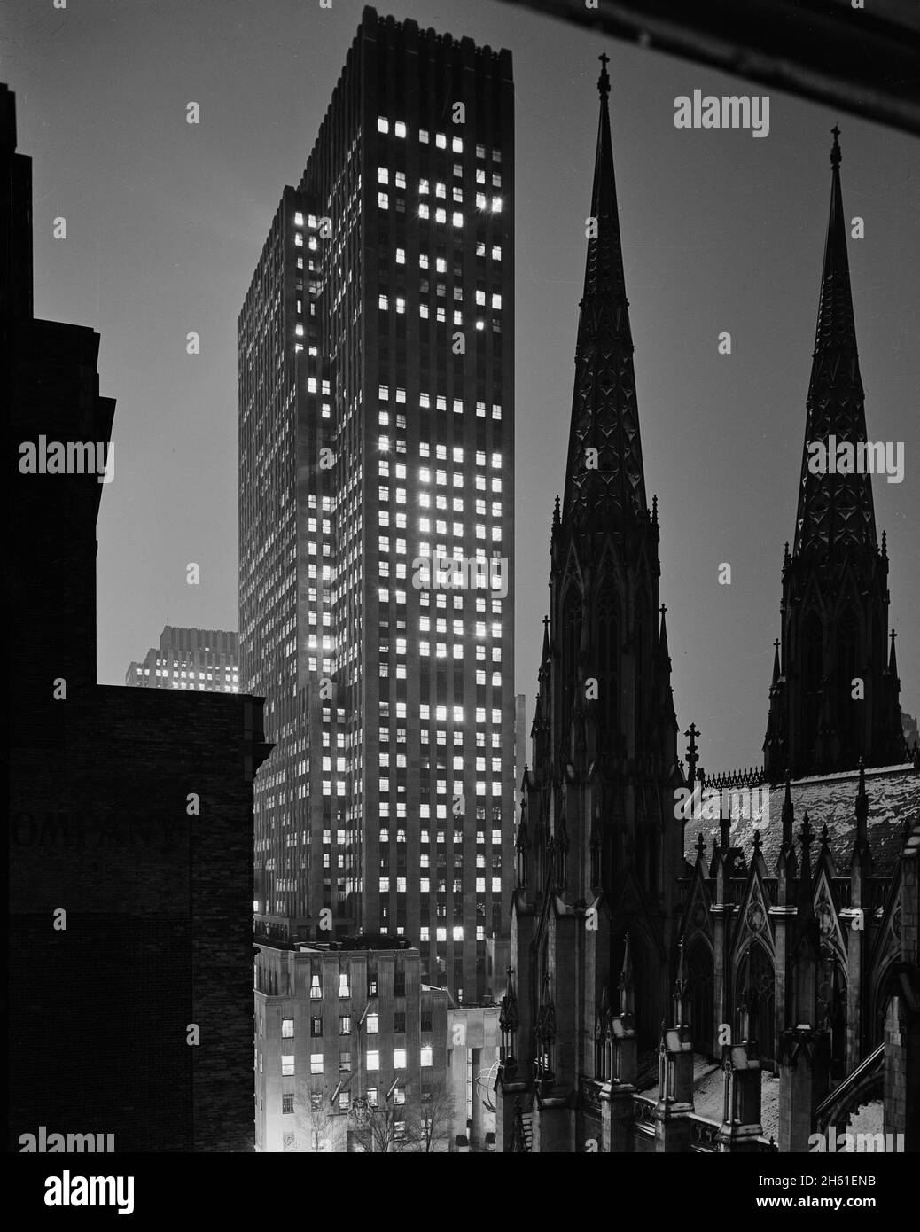 Joseph Mullen Inc., 18 E. 50th St., New York City; St. Patrick's Cathederal nella parte destra dell'immagine; 1940 Foto Stock