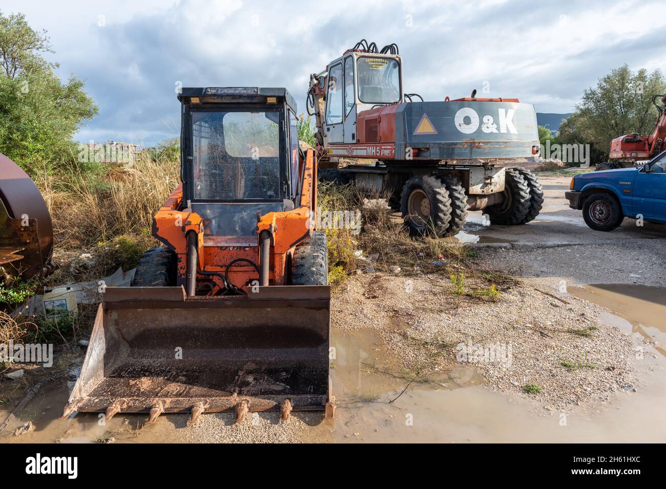 Macchinari da costruzione pesanti in un cantiere. Foto Stock