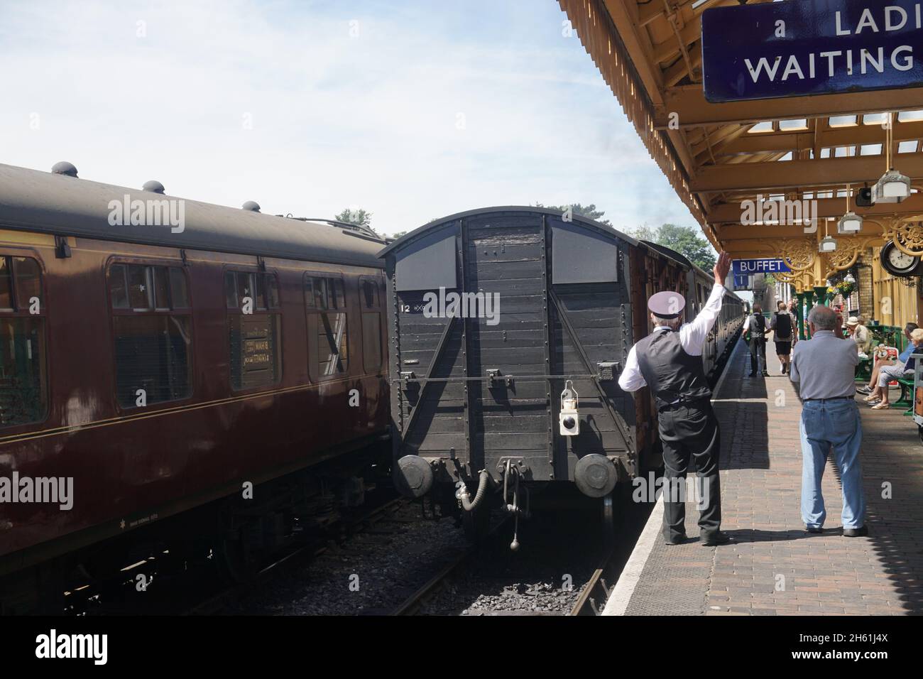 Partenza dalla piattaforma Foto Stock