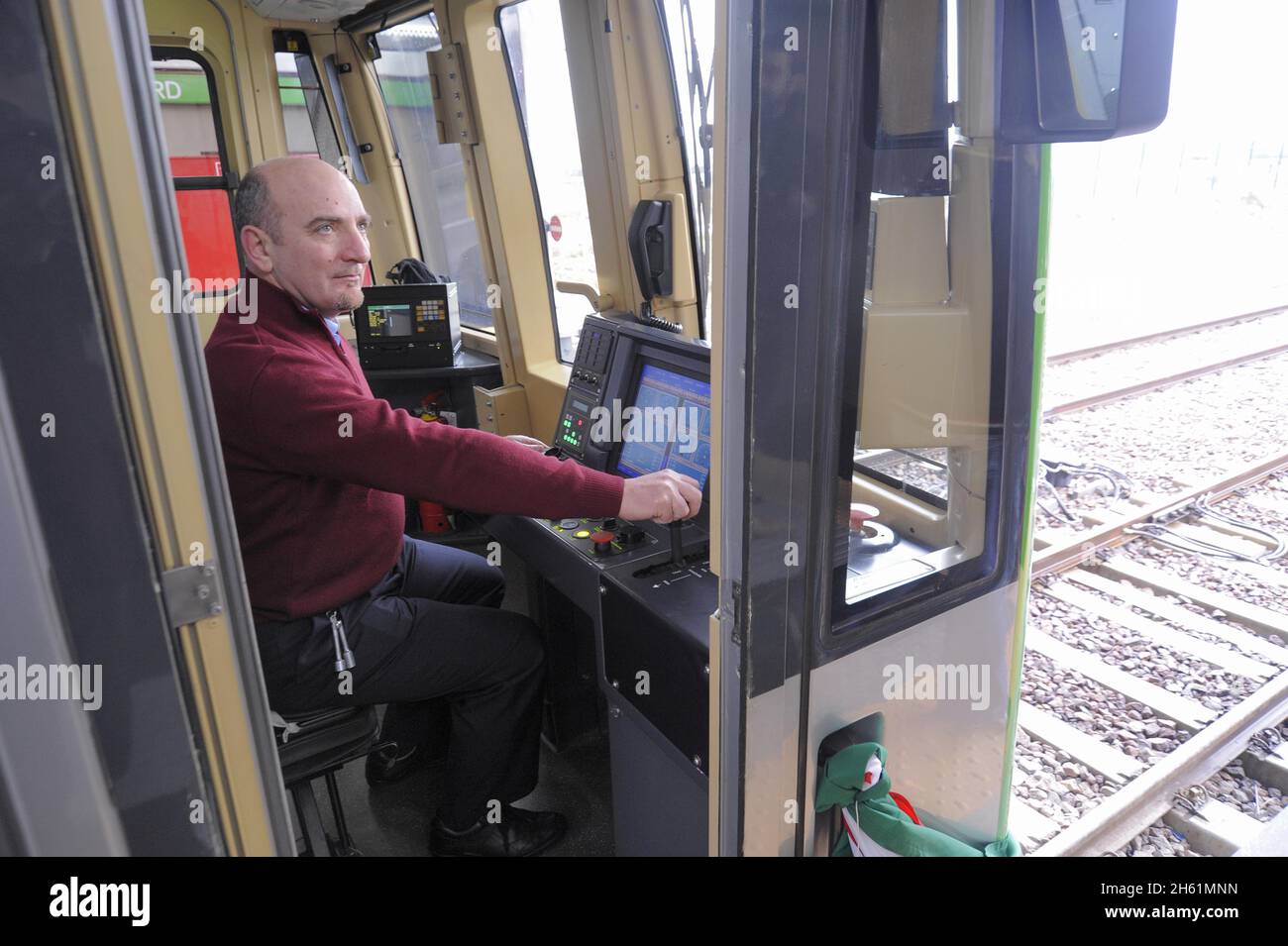 Milano (Italia), ATM (Azienda Trasporti Milanesi), conducente di un treno sulla linea 2 della metropolitana - Milano, ATM (Azienda Trasporti Milanesi), conduttore di un treno sulla linea 2 della Metropolitana Foto Stock