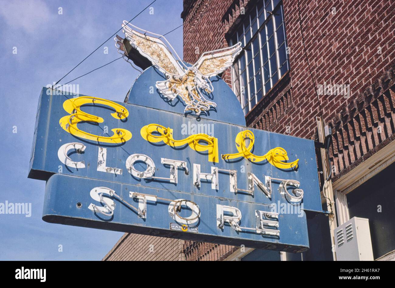 Cartello Eagle Clothing Store, 25th Street, Ogden, Utah; ca. 1980 Foto Stock