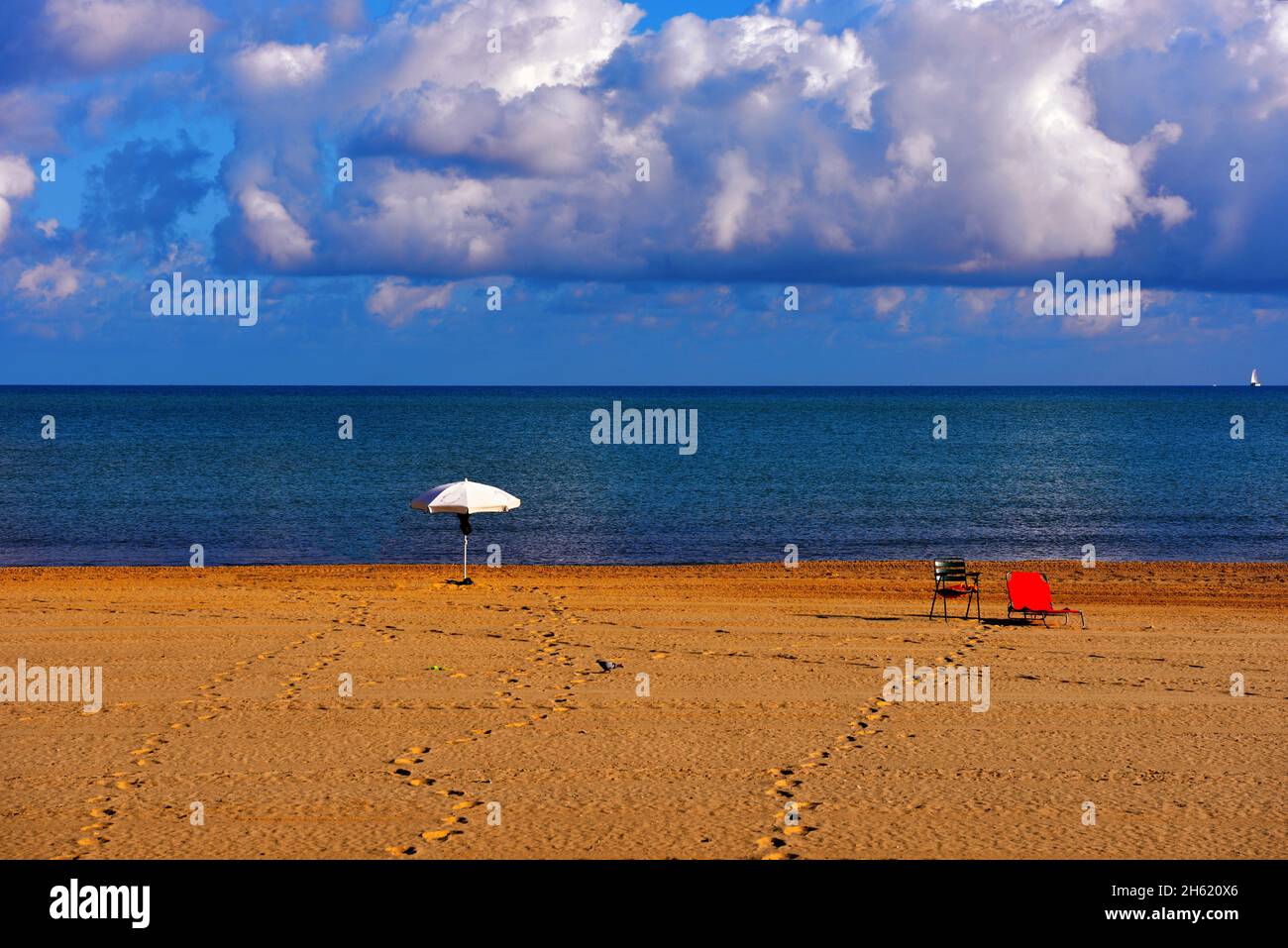 Lunga spiaggia di sabbia a Castellammare del golfo Sicilia Foto Stock