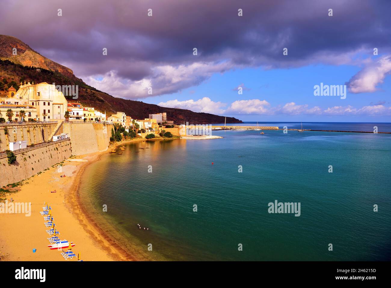 Paesaggio costiero a Castellammare del golfo Sicilia Foto Stock