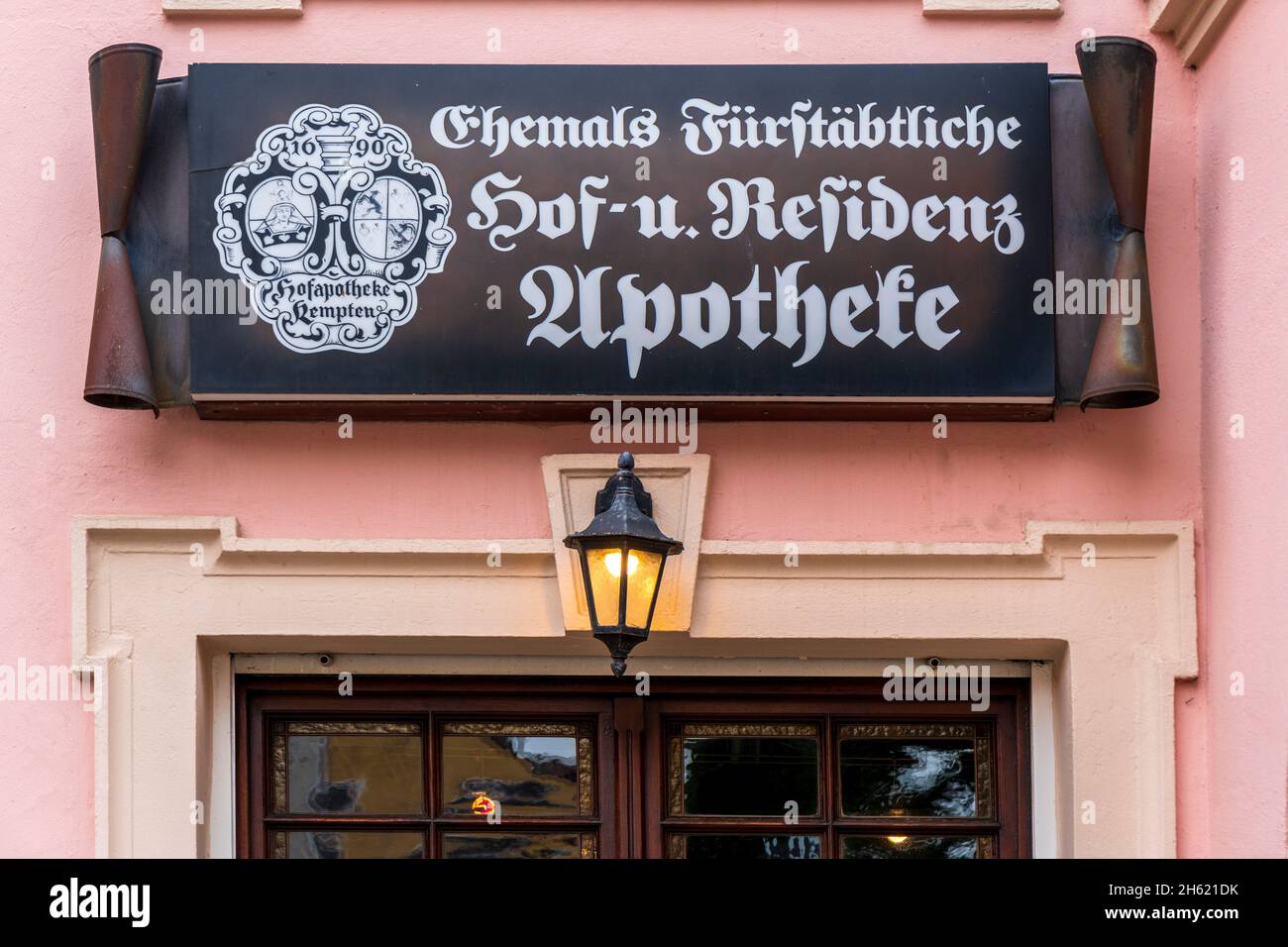 ex corte reale e residenza farmacia a kempten, baviera Foto Stock