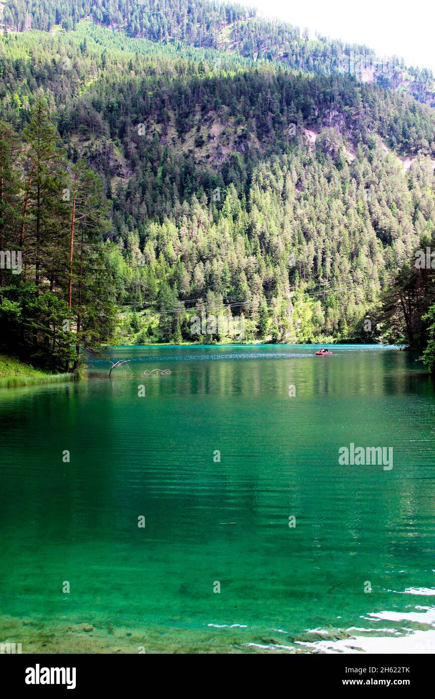 fernsteinsee a fernpass reutte,ausserfern,lago,estate,montagna,verde,acqua,alberi,paesaggio,austria,tirolo,prato, Foto Stock