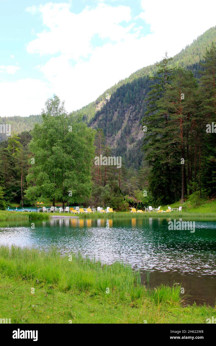 fernsteinsee a fernpass reutte,ausserfern,lago,estate,montagna,verde,acqua,alberi,paesaggio,austria,tirolo,prato,sdraio Foto Stock