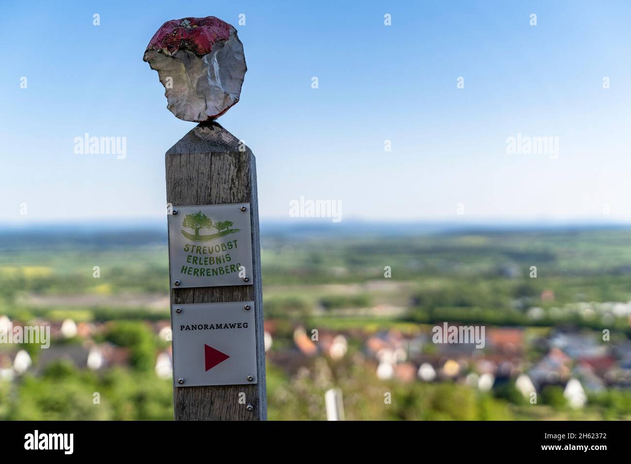 europa,germania,baden-wuerttemberg,regione di schönbuch,herrenberg,scultura sul sentiero avventura frutteto a schönbuchtrauf Foto Stock