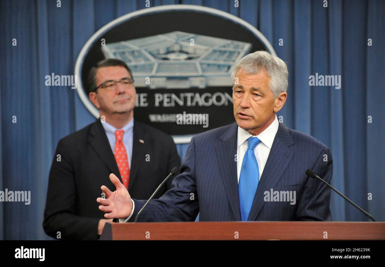 Nel suo primo briefing stampa come Segretario della Difesa, Chuck Hagel parla ai giornalisti al Pentagono ca. Feb 2013 Foto Stock