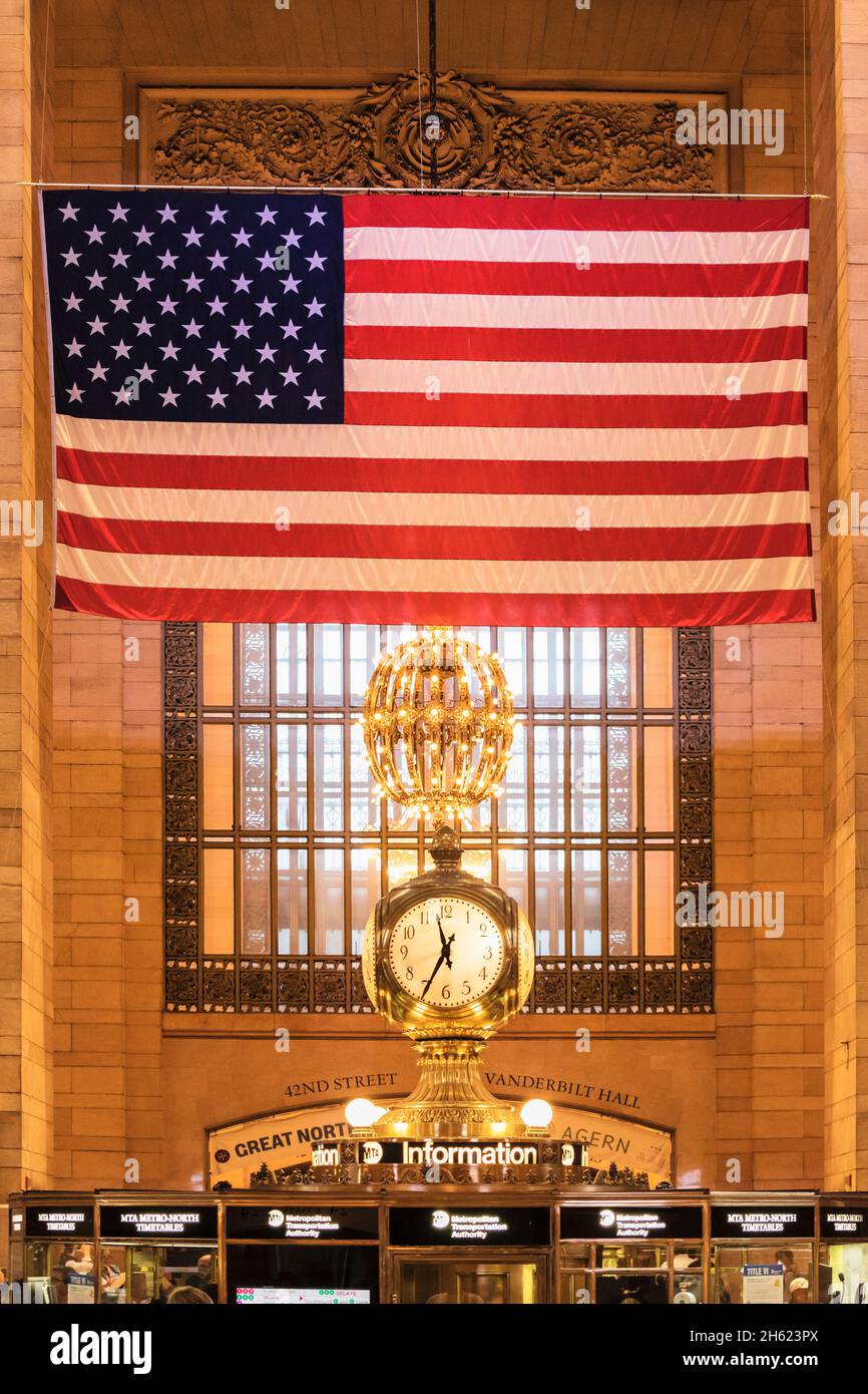 orologio bronze sopra il banco informazioni, grande stazione centrale atrio, manhattan, new york city, new york, usa Foto Stock