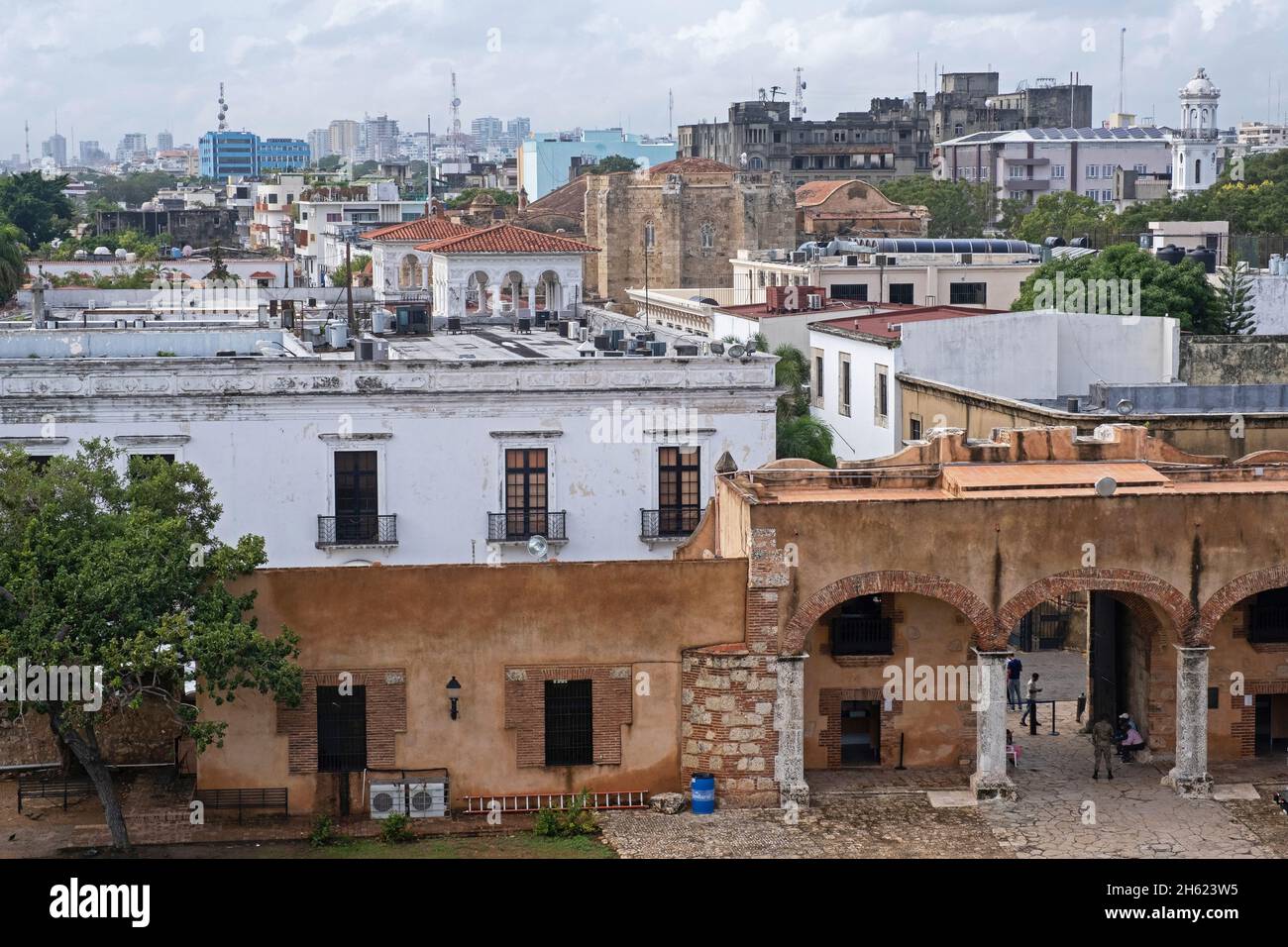 Vista su Ciudad Colonial, quartiere storico spagnolo nella città di Santo Domingo, Repubblica Dominicana, Hispaniola, grandi Antille, Caraibi Foto Stock
