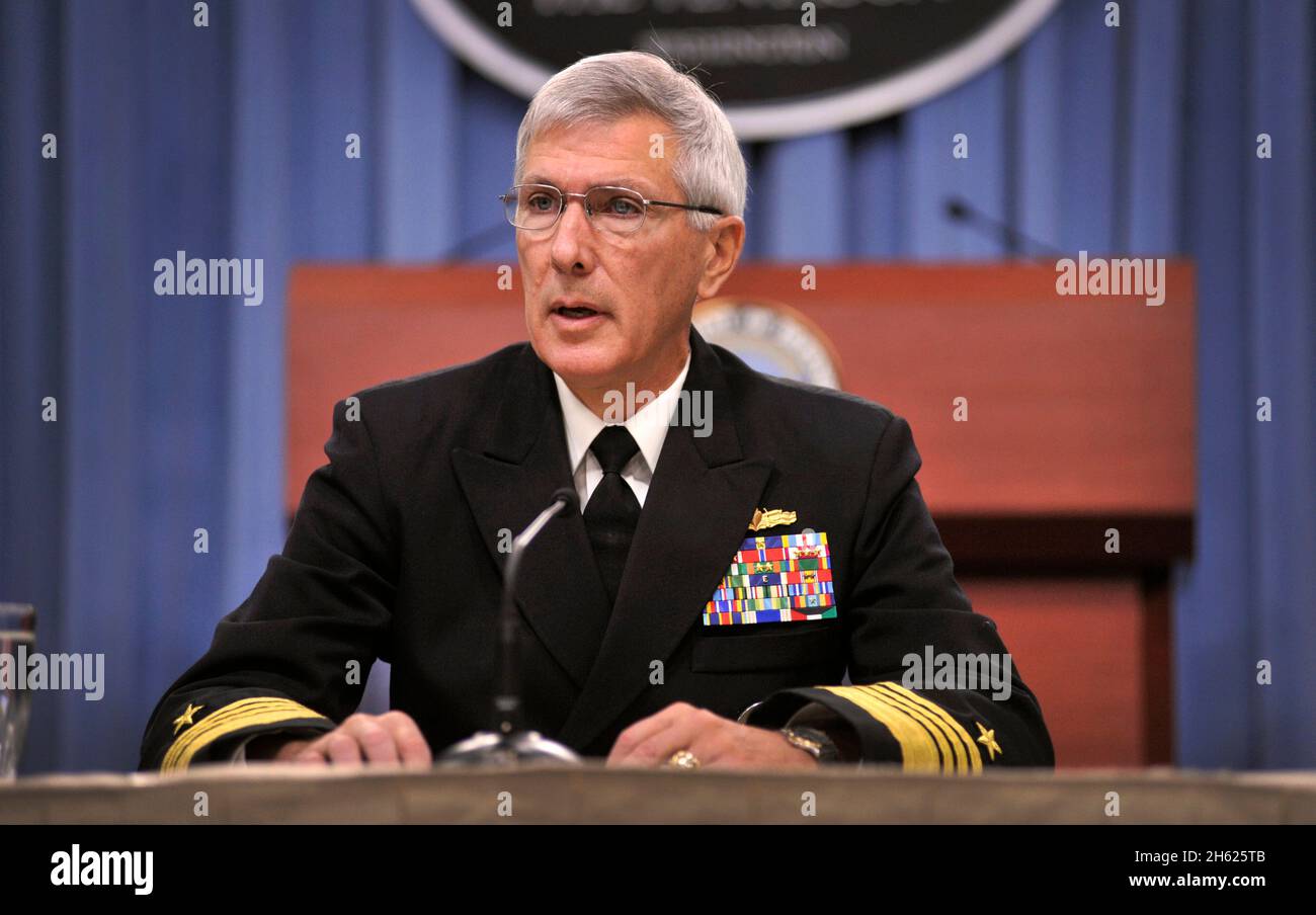 ADM. Samuel J. Locklear III, Comandante del comando del Pacifico degli Stati Uniti, rifornisce i media sulle questioni di sicurezza dell'Asia nella Sala Stampa Briefing al Pentagono, 6 dicembre 2012. Foto Stock