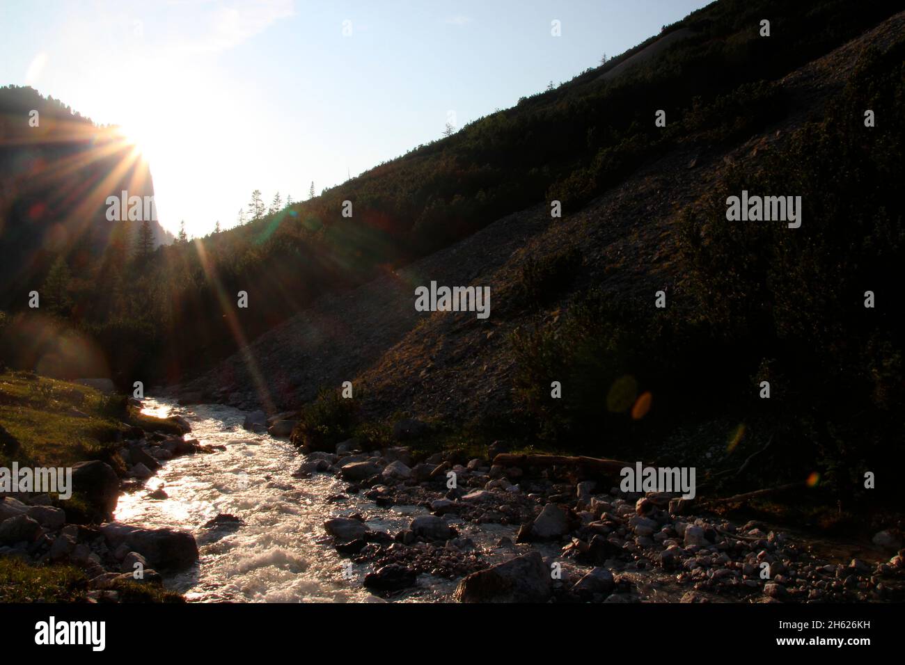 austria,tirolo,alleranger,lafatscherbach,montagne,alpi,paesaggio montano,idillio,ruscello,brooklet,atmosferica,estate,cielo,roccia,turismo,natura,alberi, Foto Stock