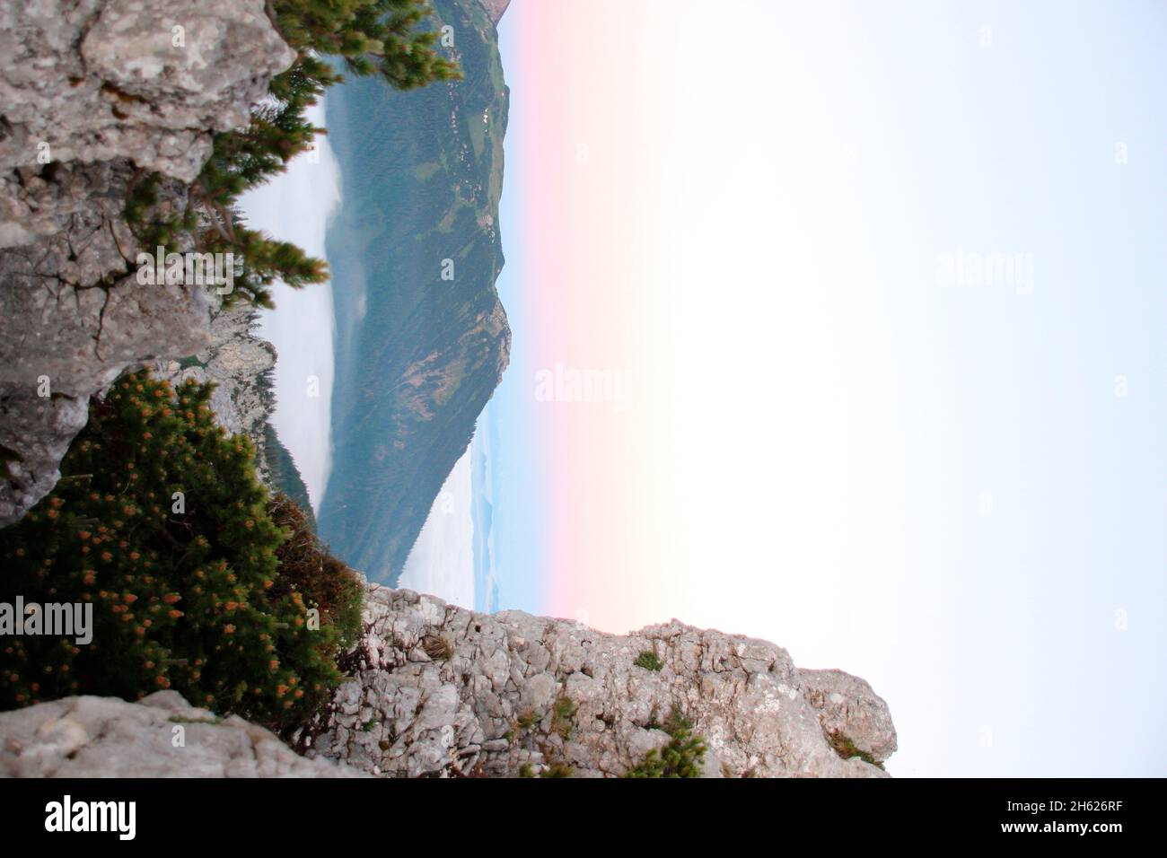 escursione fino alla cima del kampenwand (1669 m) nel chiemgau, alpi chiemgau, vicino aschau, alta baviera, baviera, germania meridionale, germania Foto Stock