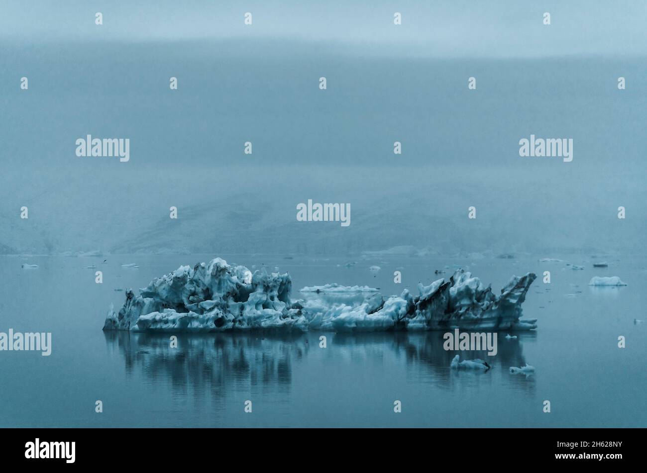 il ghiaccio gallina nella laguna del ghiacciaio jökulsárlón Foto Stock