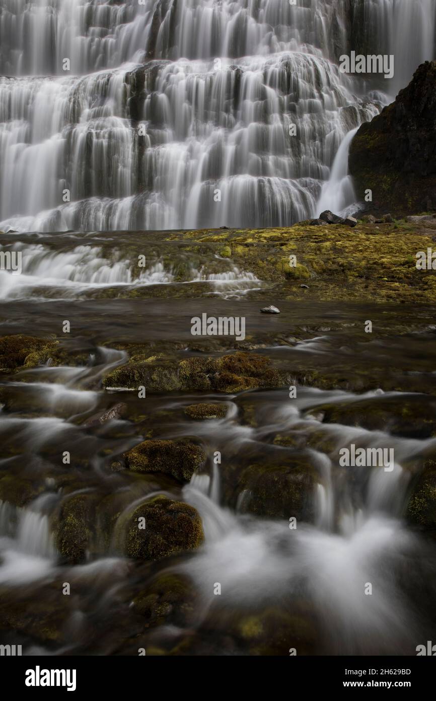 la cascata dynjandi nei fiordi occidentali dell'islanda. Foto Stock
