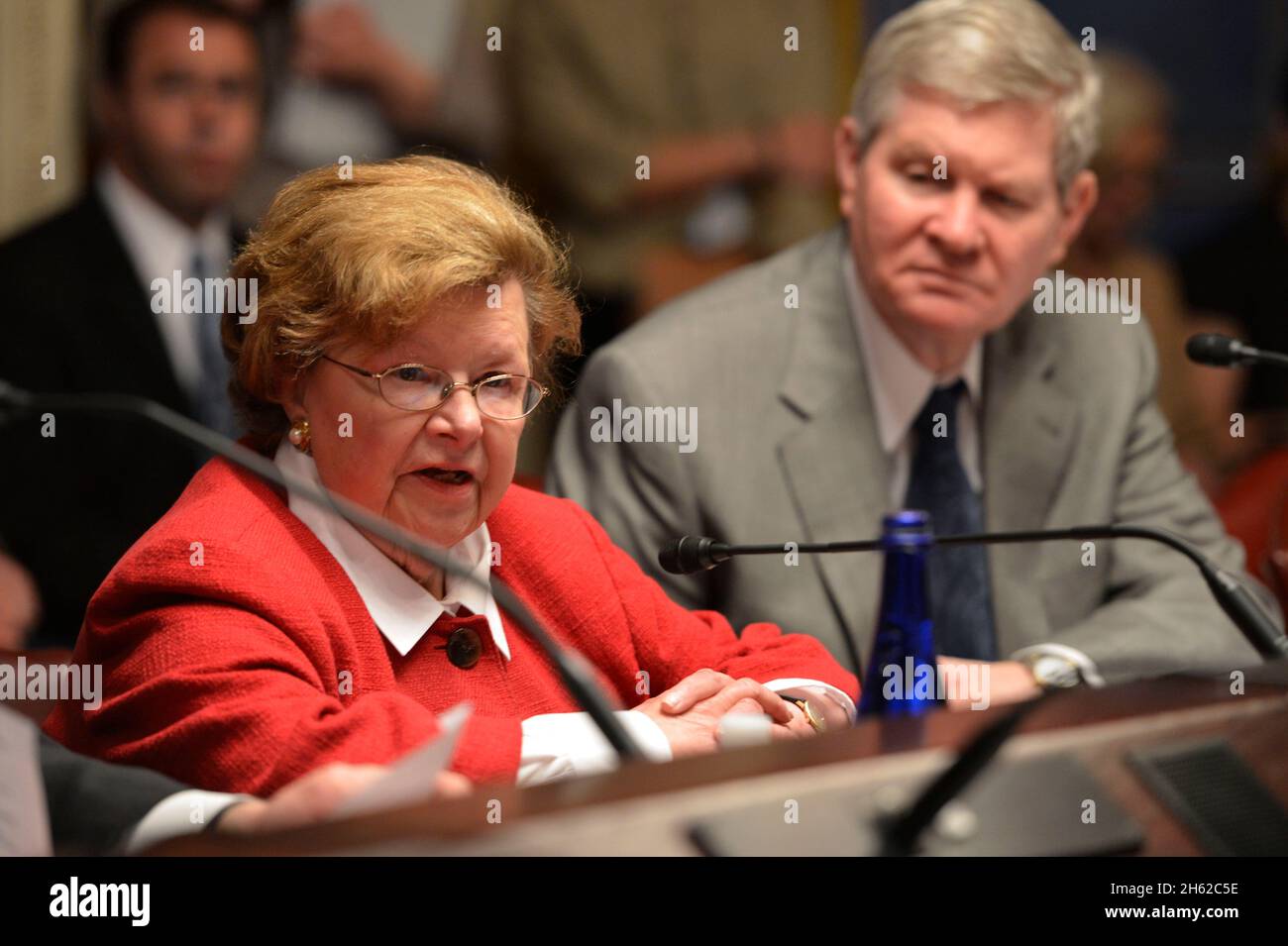 Senato Comitato per gli Apropriazioni Presidente della Senatrice Barbara Mikulski ospita il Segretario Hagel e il Segretario della VA Eric Shinseki per una tavola rotonda del Congresso 22 maggio 2013. Foto Stock