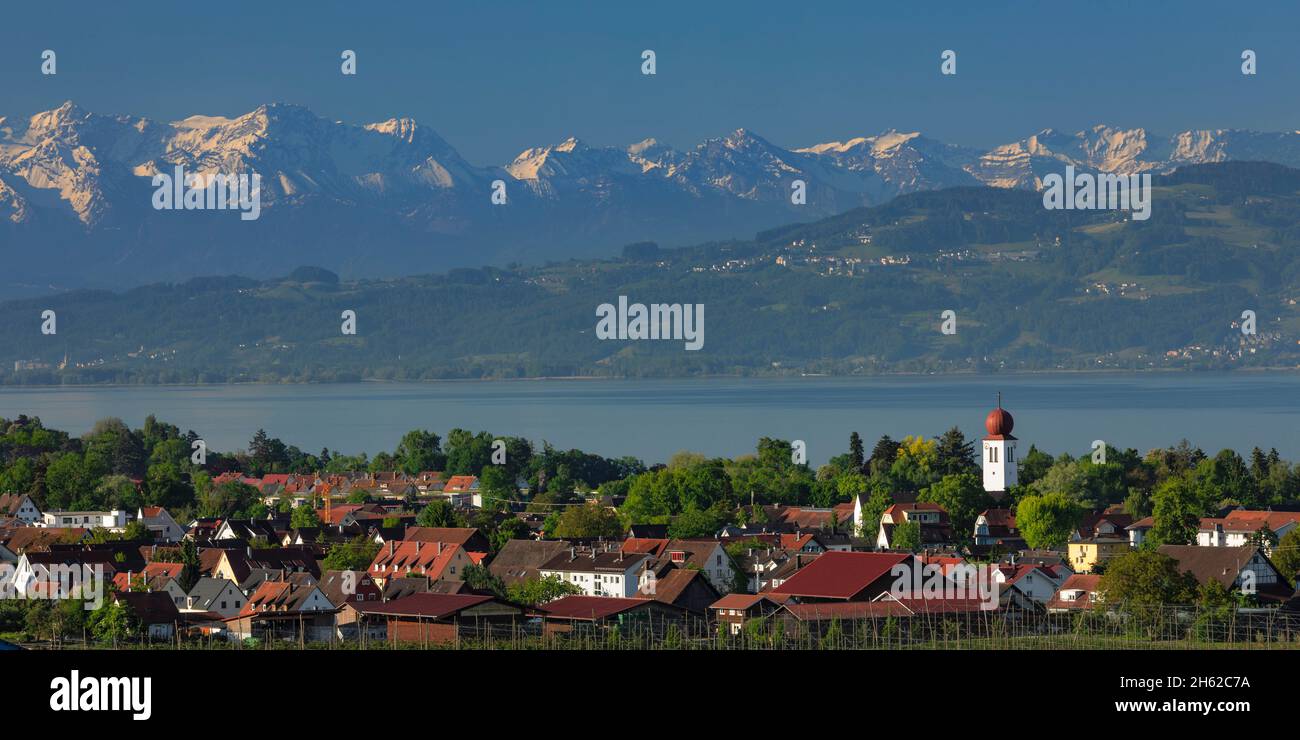 vista su friedrichshafen e sul lago di costanza, baden-wuerttemberg, germania Foto Stock