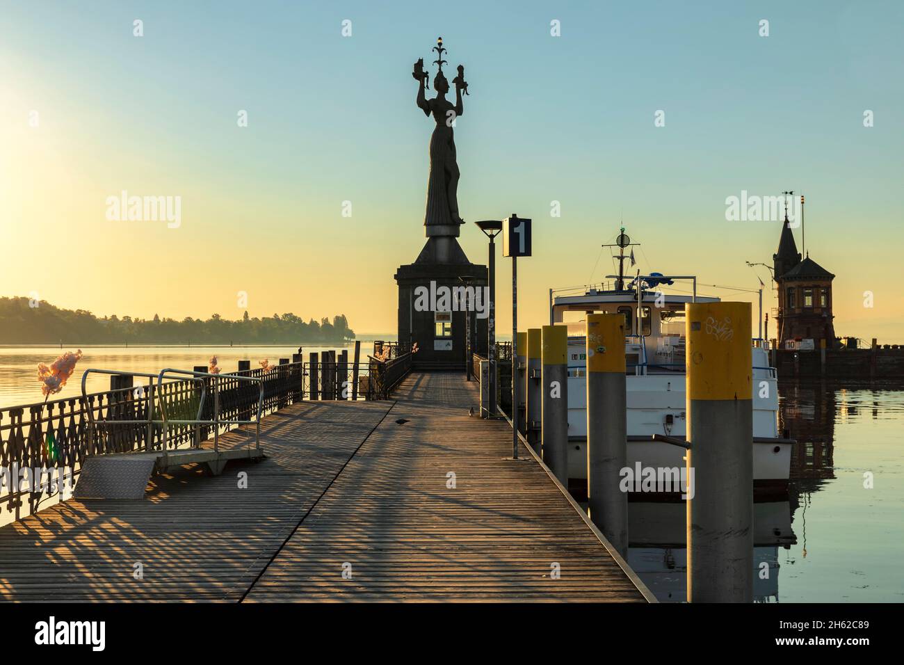 porto con statua imperia di peter lenk, costanza, lago di costanza, baden-württemberg, germania Foto Stock