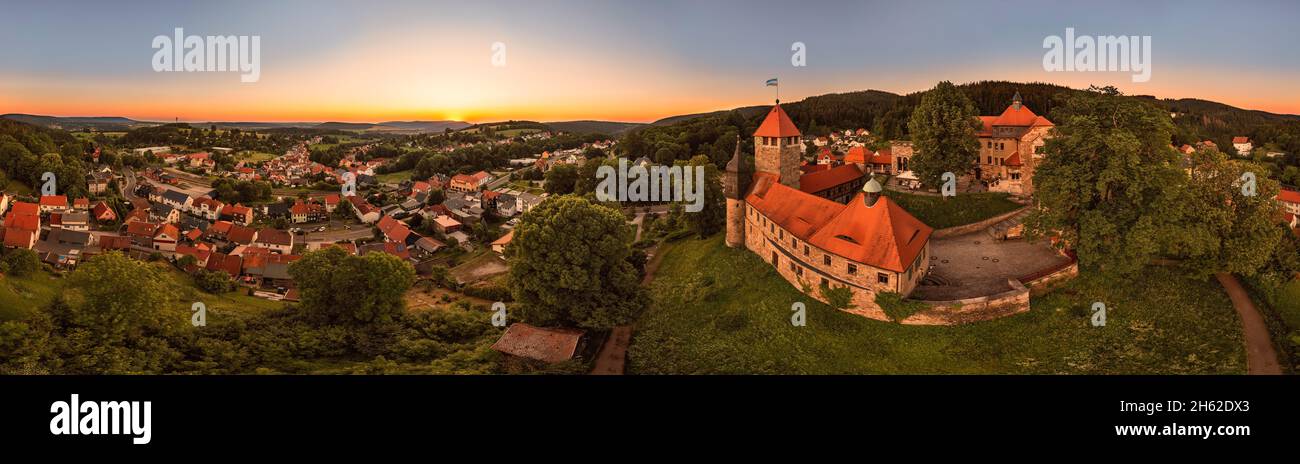 germania,turingia,elgersburg,castello,alba,in parte retroilluminazione,panorama a 360°,prospettiva distorta Foto Stock