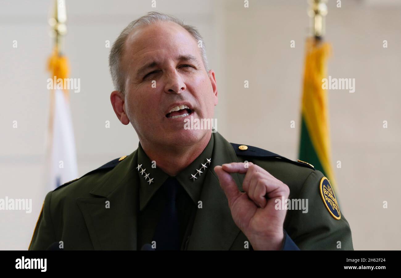 Mark Morgan, capo della pattuglia di confine statunitense, recentemente nominato, consegna osservazioni dopo aver assunto il comando della pattuglia di confine statunitense durante una cerimonia di giuramento al Ronald Reagan Building di Washington, D.C., 11 ottobre 2016. Foto Stock