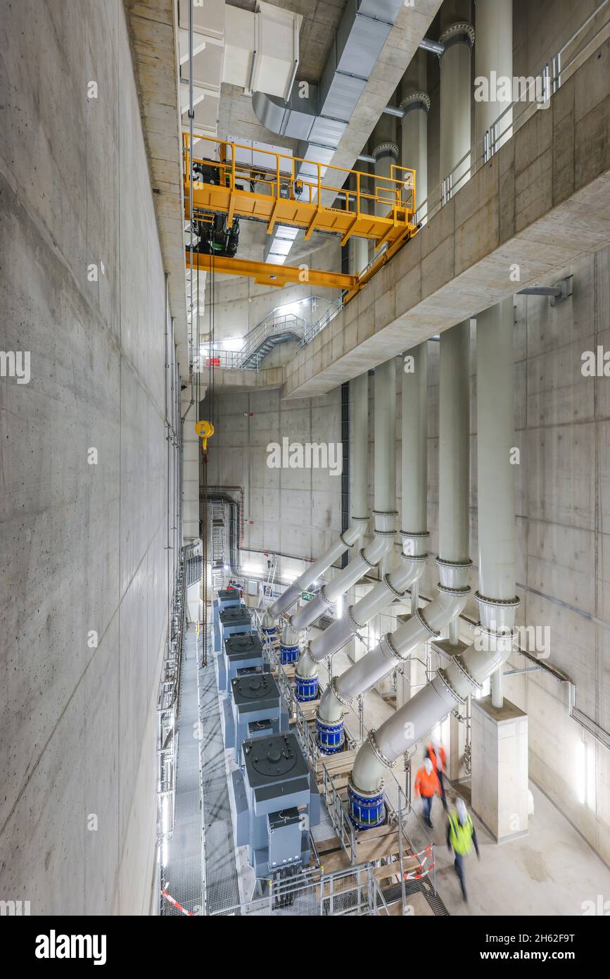 oberhausen,zona della ruhr,renania settentrionale-vestfalia,germania - conversione emscher,nuova costruzione della fogna emscher ake,qui la nuova costruzione della stazione di pompaggio oberhausen,sala macchine con le pompe. la più grande stazione di pompaggio delle acque reflue della germania. la ricostruzione ecologica del sistema emscher consiste nella costruzione di un sistema centrale di trattamento delle acque reflue nella zona della ruhr, il costruzione di fogne e rinaturazione dell'emscher e dei suoi affluenti. Foto Stock