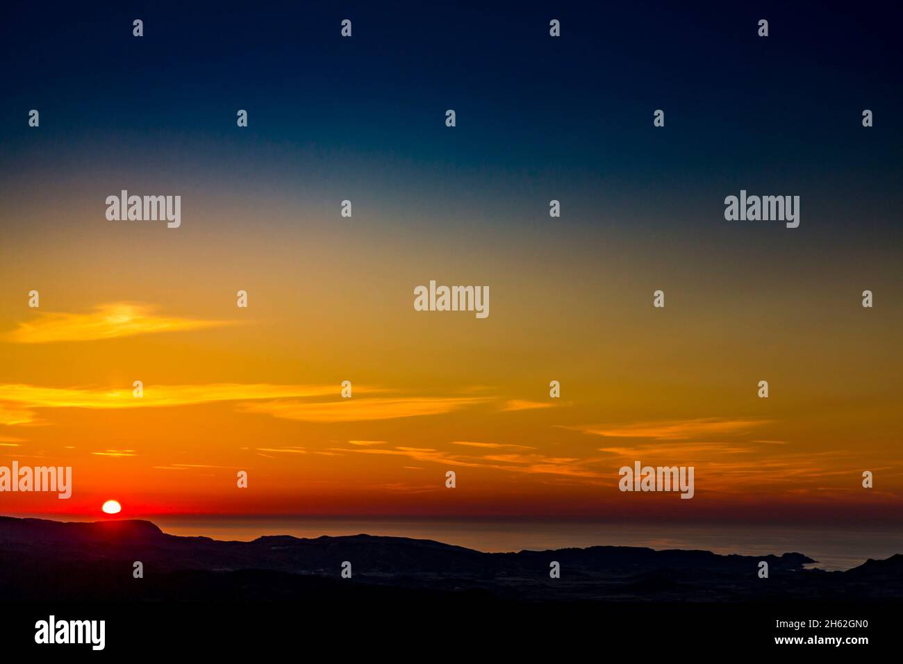 vista tramonto di santa agueda, 293 m, da monte del toro, 357 m, es mercadal, menorca, isole baleari, spagna, europa Foto Stock