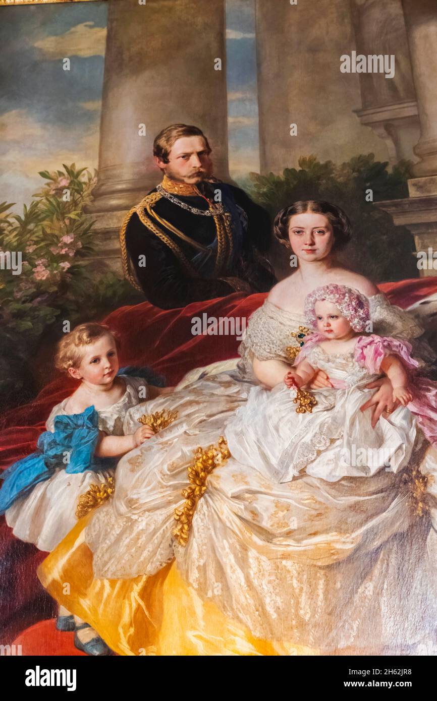 inghilterra, isola di wight, cowes orientale, osborne casa, la sontuosa ex casa della regina victoria e del principe albert, la sala da pranzo, pittura della famiglia del principe della corona e della principessa della corona federico guglielmo di prussia di franz xaver datato 1862 Foto Stock